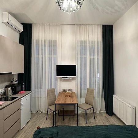 Apartment In The Center Of Tbilisi Buitenkant foto